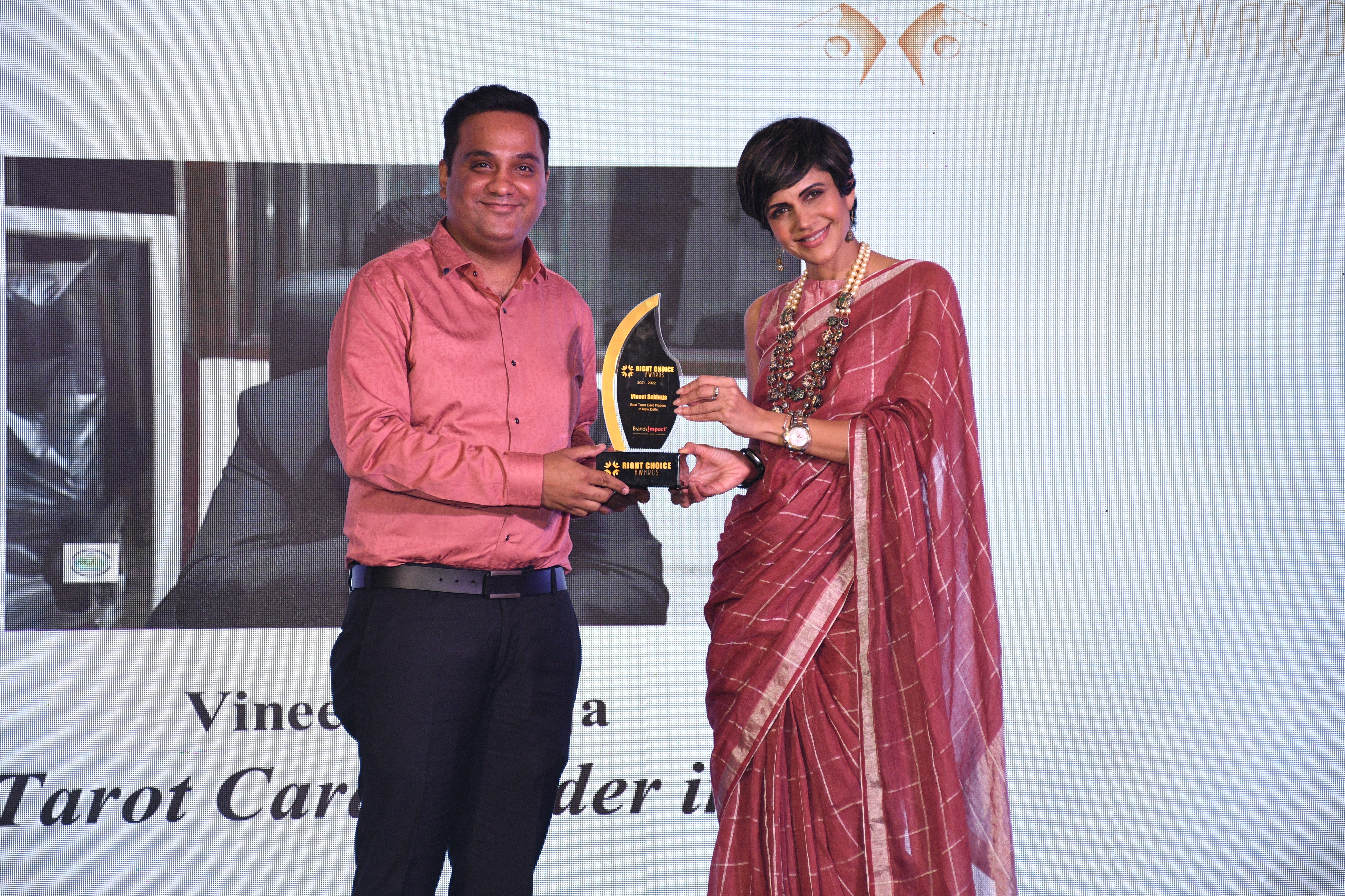 Image showing Mr Vineet Sakhuja won award for Best Tarot Card Reader in Delhi by Mandira Bedi