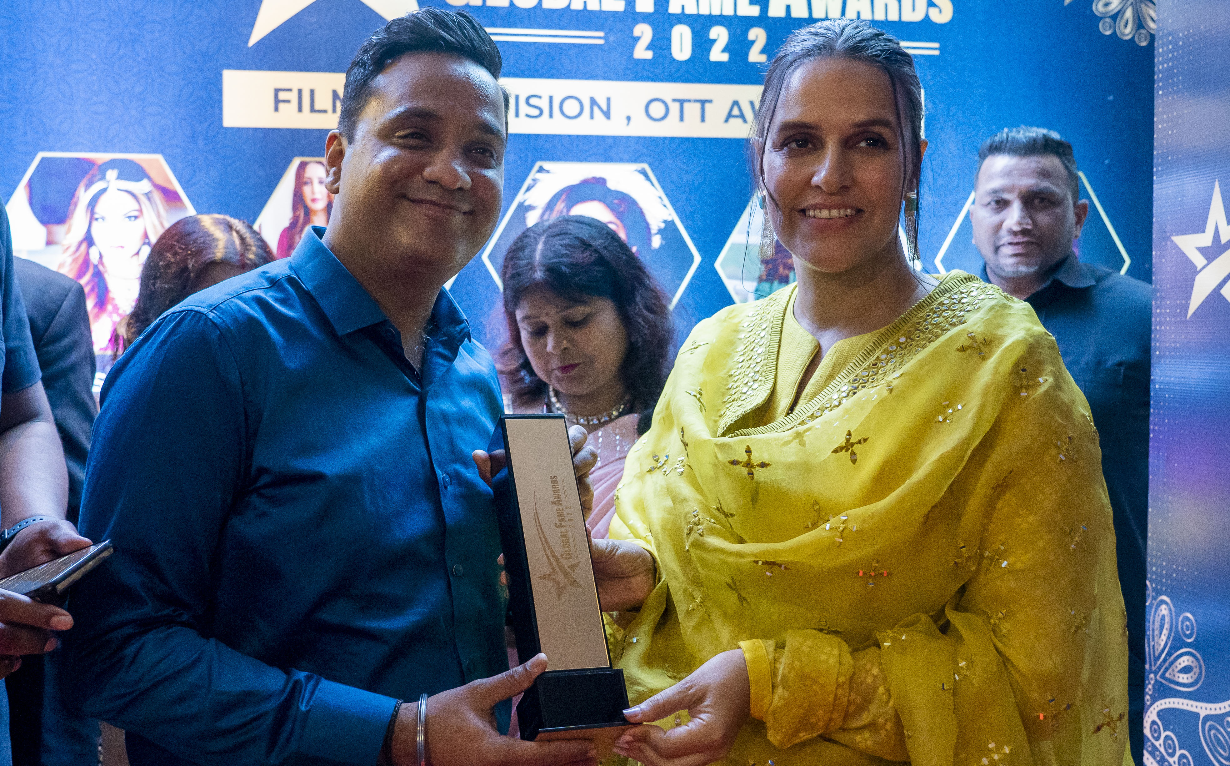 Image showing Mr Vineet Sakhuja won award for Best Tarot Card Teacher and Best Tarot Card Reader by Neha Dhupia